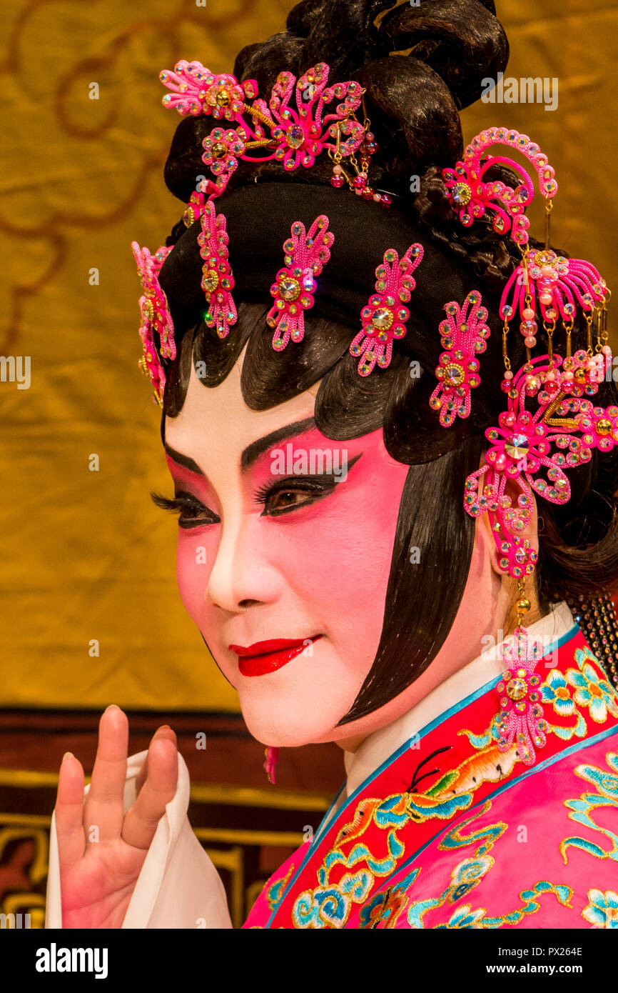 Traditional costume hong kong hires stock photography and images Alamy