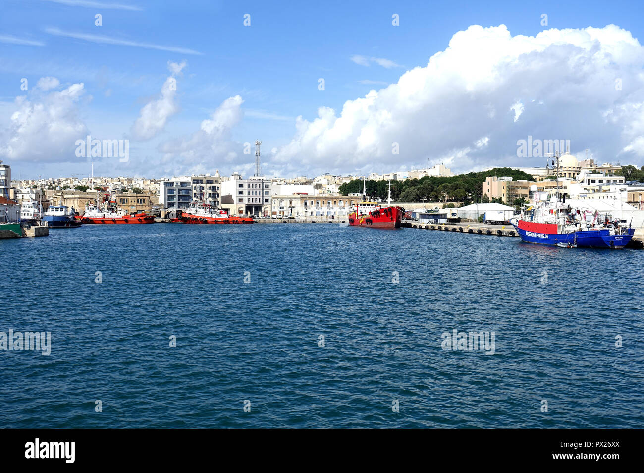 Harbour lighters hires stock photography and images Alamy