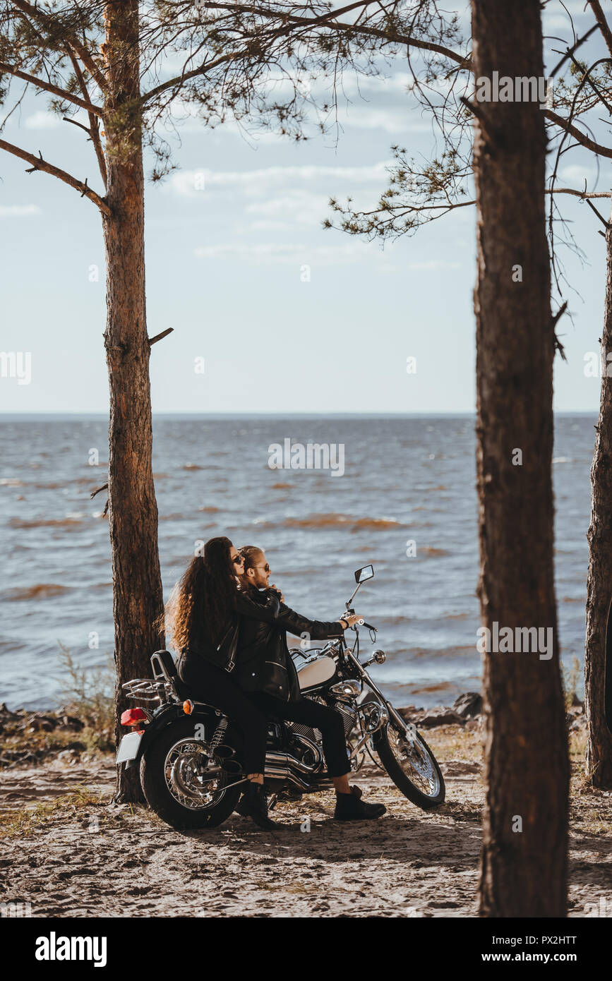 Boyfriend girlfriend sitting in vintage hi res stock photography and images Page 7 Alamy