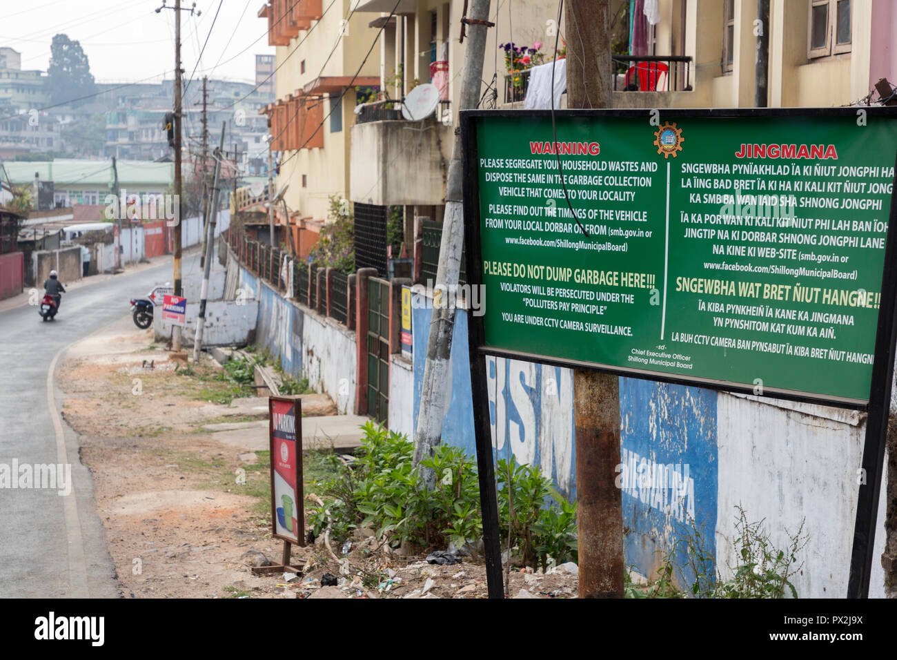 No rubbish dumping sign in two languages, Shillong, Meghalaya, India Stock Photo