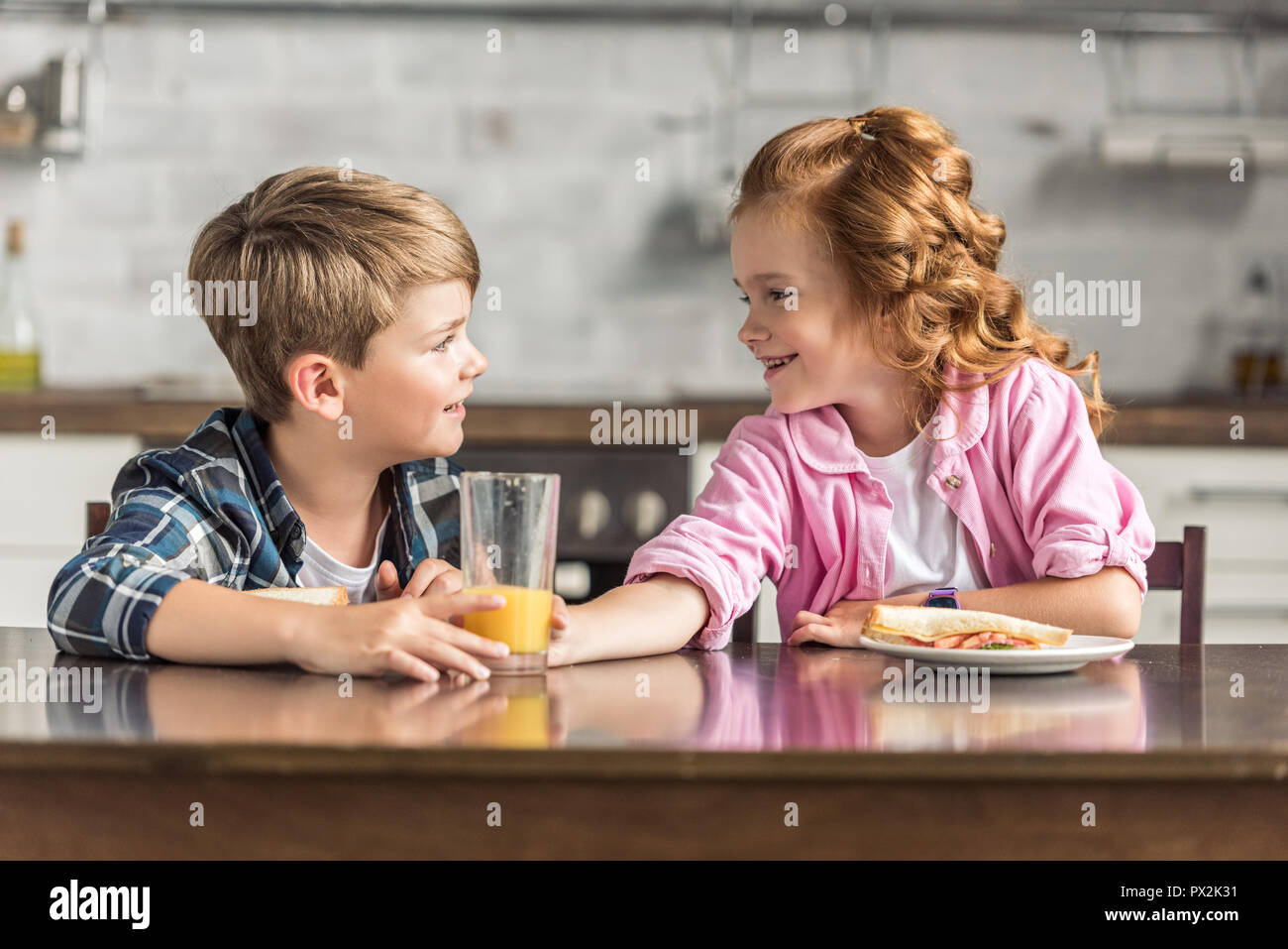 Eat my sister. сестра великанша комикс. Eat my sister. сестра vore сестру. афро семья за трапезой.