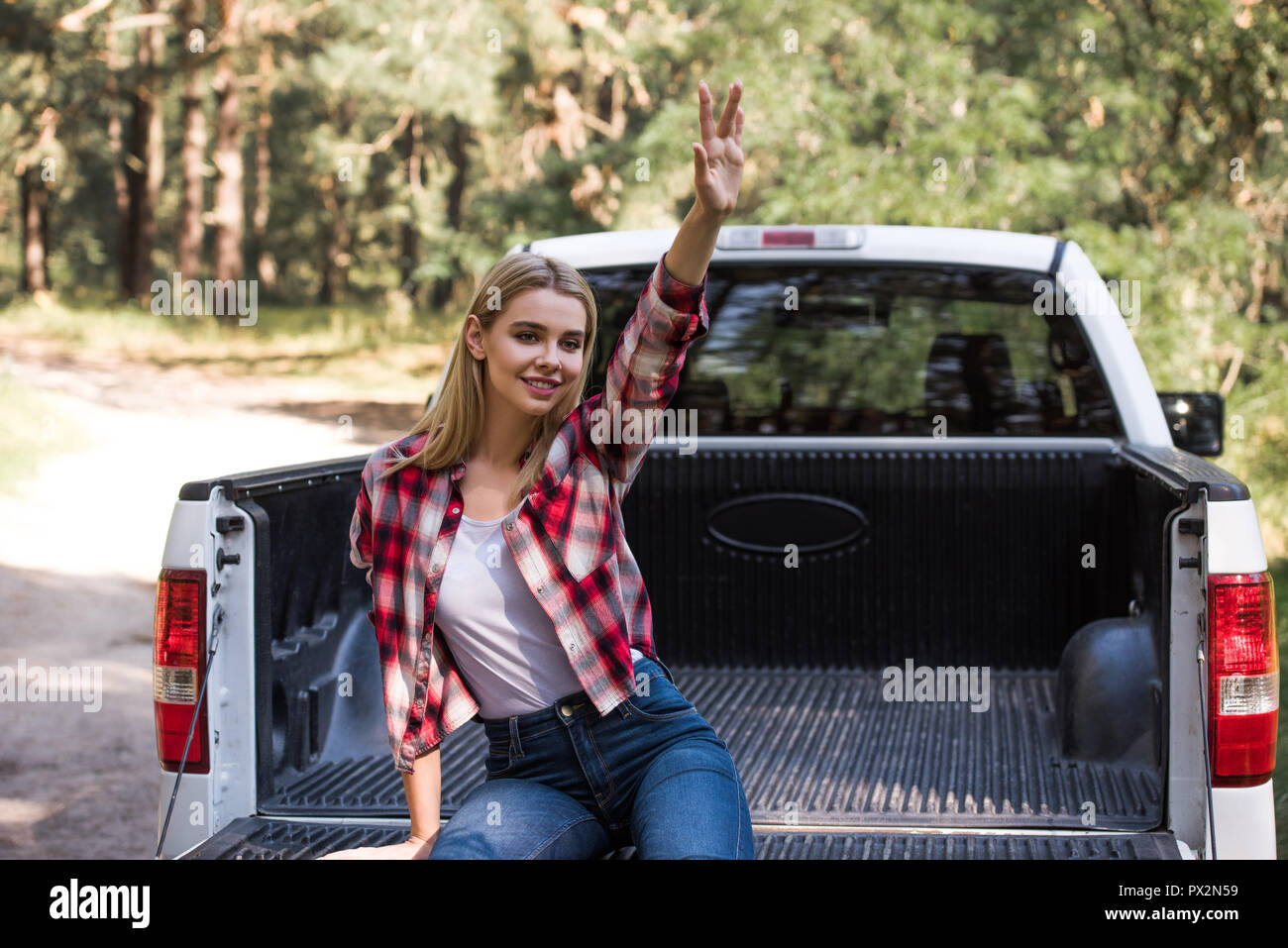 Beautiful girls and custom trucks | Overdrive