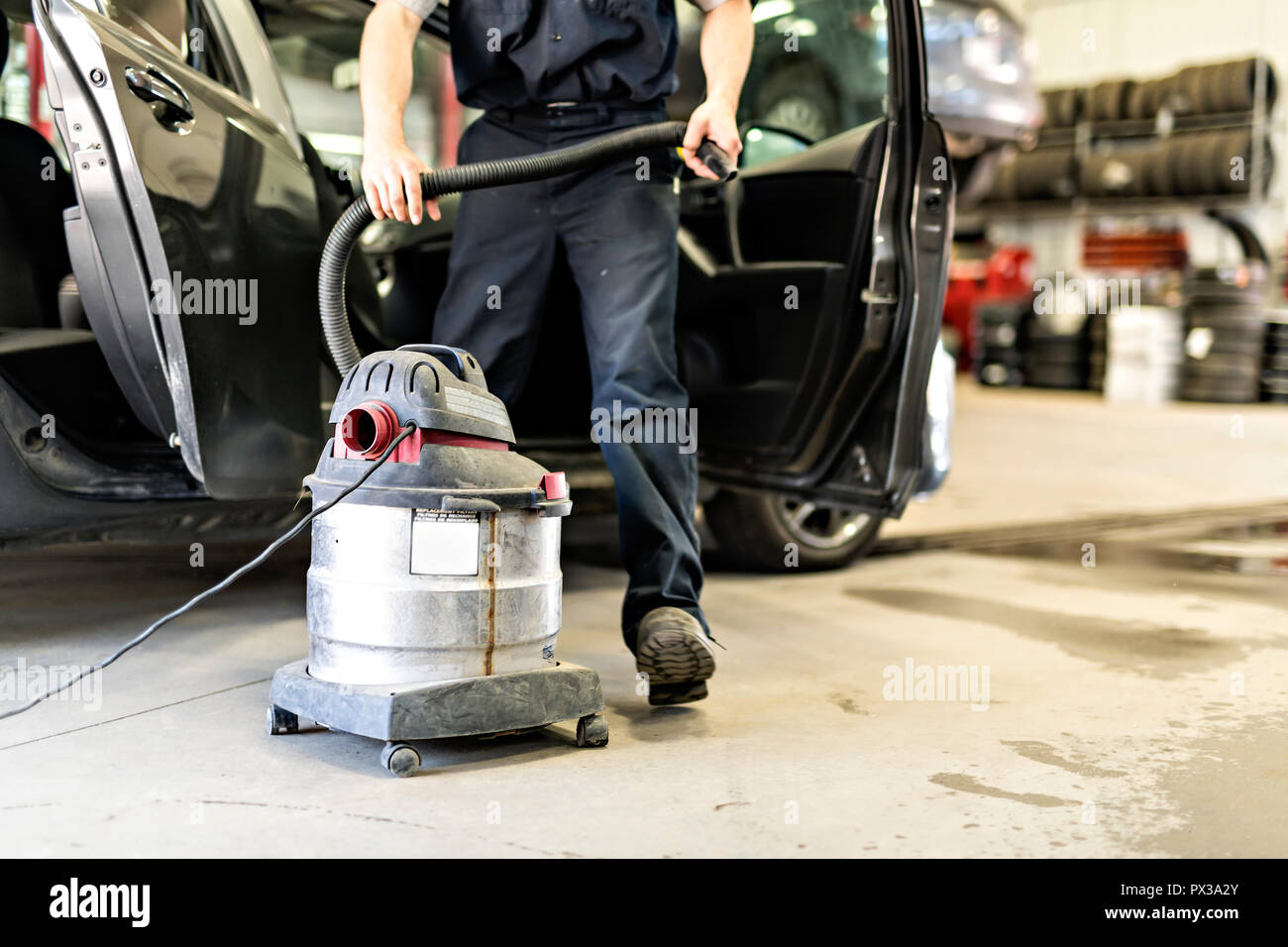 Car vacuum cleaner fotografías e imágenes de alta resolución - Alamy