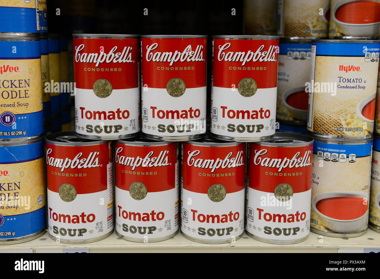 USA, Nebraska, Omaha, Hi-Vee Supermarket, Campbells Tomato Soup Stock Photo