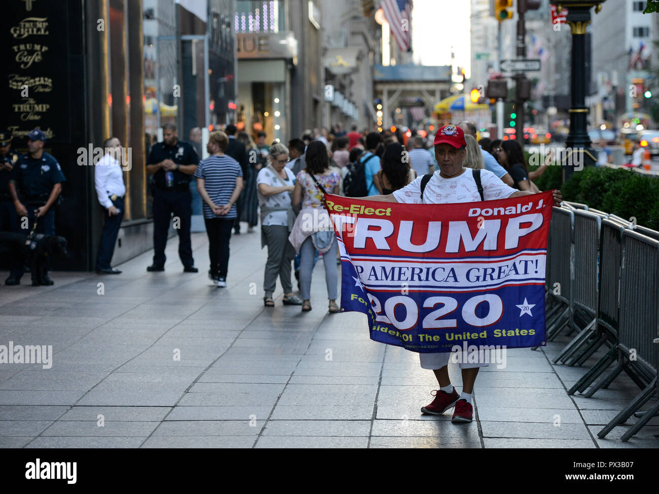USA, New York City, Donald Trump supporter with banner for re-election of Trump for president  in 2020 in front of Trump tower at 5th Avenue , his slogan: TRUMP keep America great ! / Trump Befuerworter mit Wiederwahl 2020 Plakat vor dem Trump Tower , sein slogan Keep America great! Stock Photo