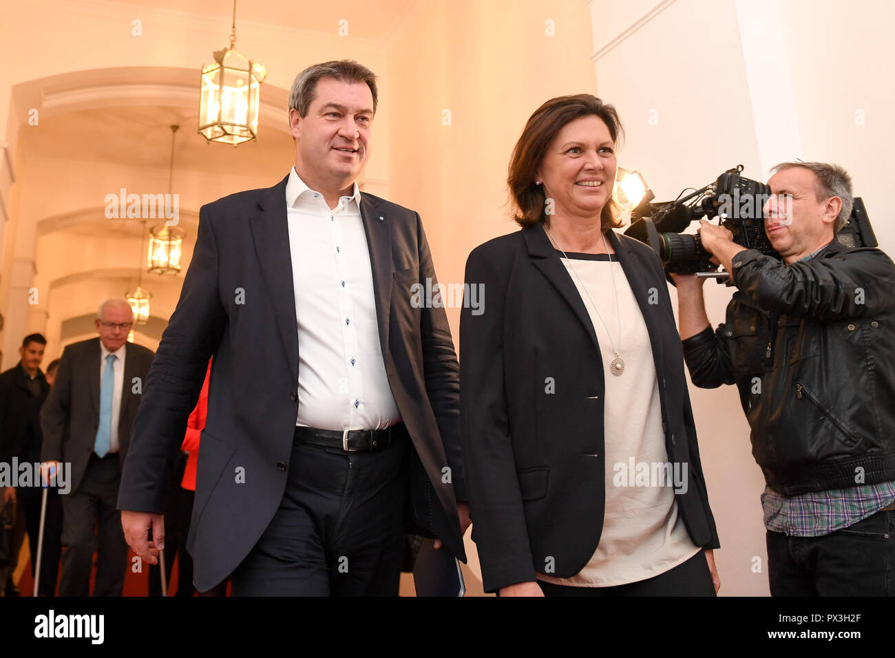 Munich, Germany. 19th Oct, 2018. Markus Söder (CSU), Bavarian Prime  Minister and Ilse Aigner (CSU), Bavarian Minister of State for Housing,  Construction and Transport, will start the coalition negotiations in the  state