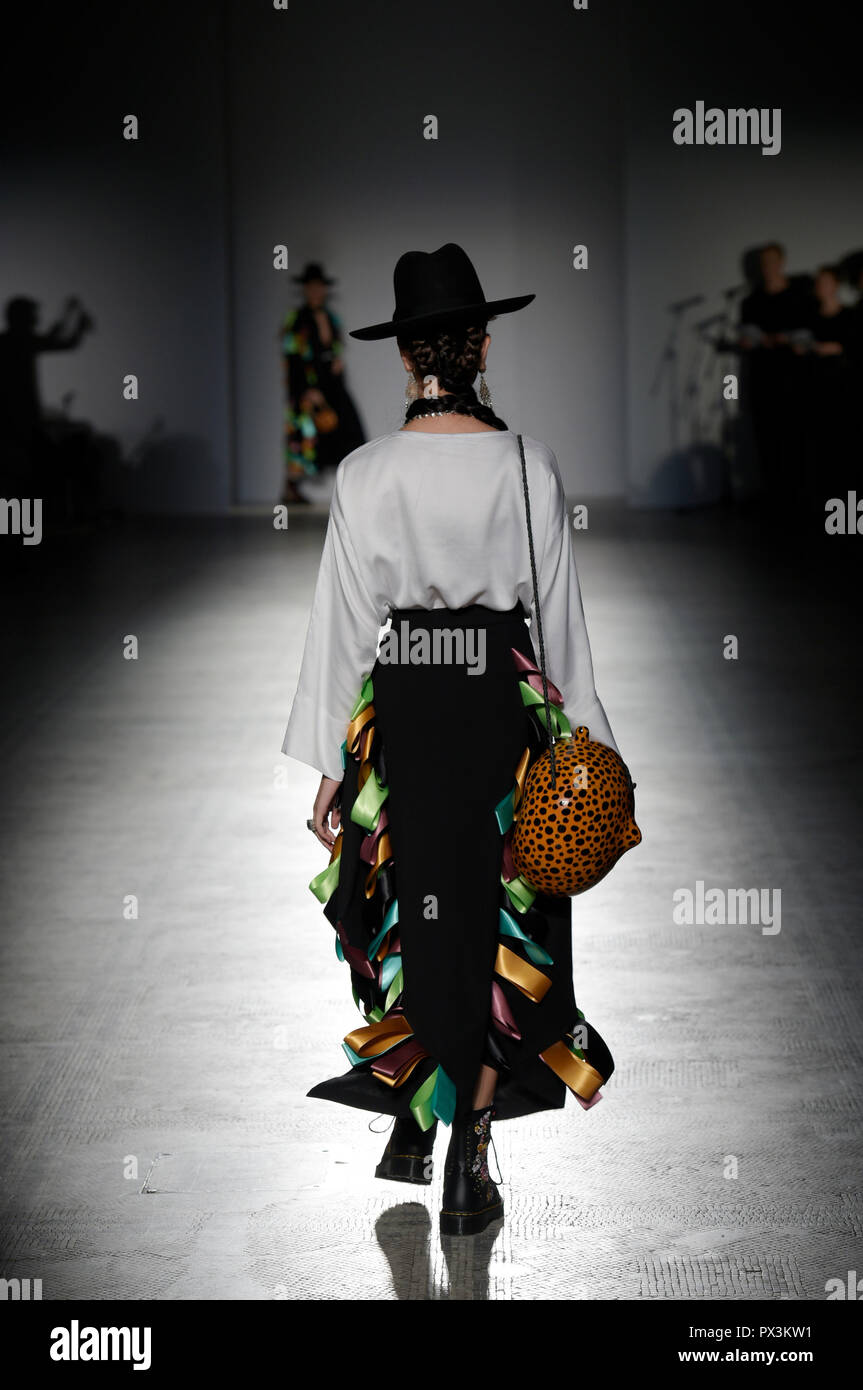 V A London Uk 19 October 18 A Retrospective Catwalk Show At The Museum Fashion In Motion Carla Fernandez Is Staged In The Dramatic Setting Of The Museum S Raphael Gallery The Show Sees