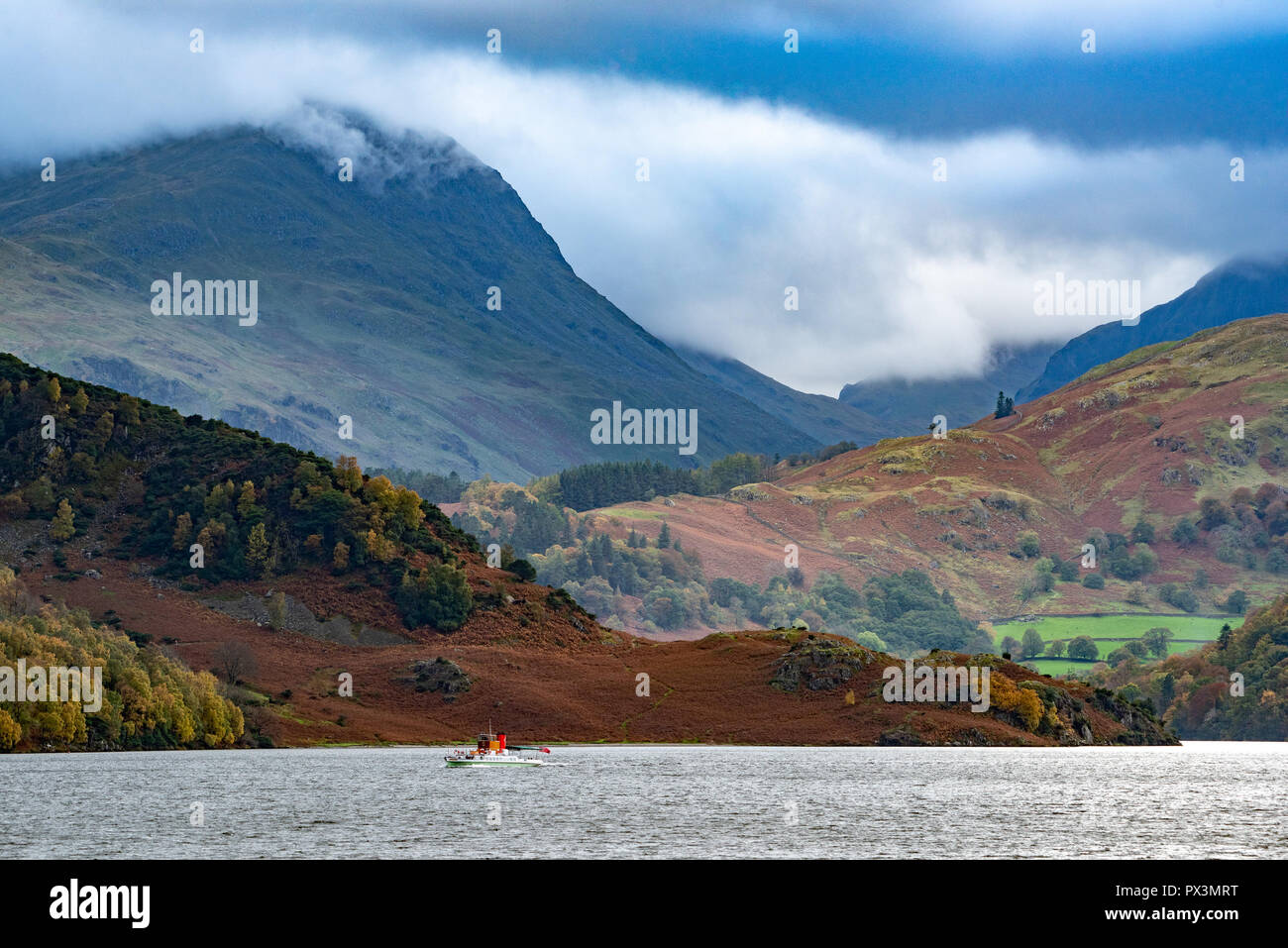 Lake Ullswater, Cumbria. 19th Oct 2018. UK Weather: Autumn colours at Ullswater, Cumbria in the Lake District. Credit: John Eveson/Alamy Live News Stock Photo