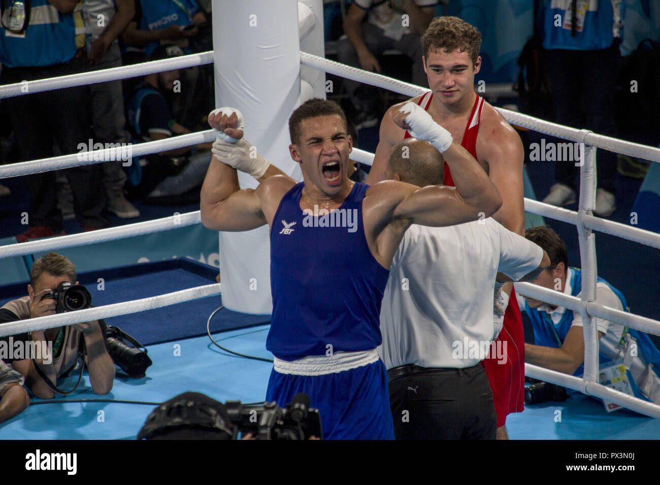 Buenos Aires, Buenos Aires, Argentina. 18th Oct, 2018. The British boxer  Itauma Karol won the gold medal of the Men's Lightweight Weights (81 kg),  in the Youth Olympic Games, Buenos Aires 2018,