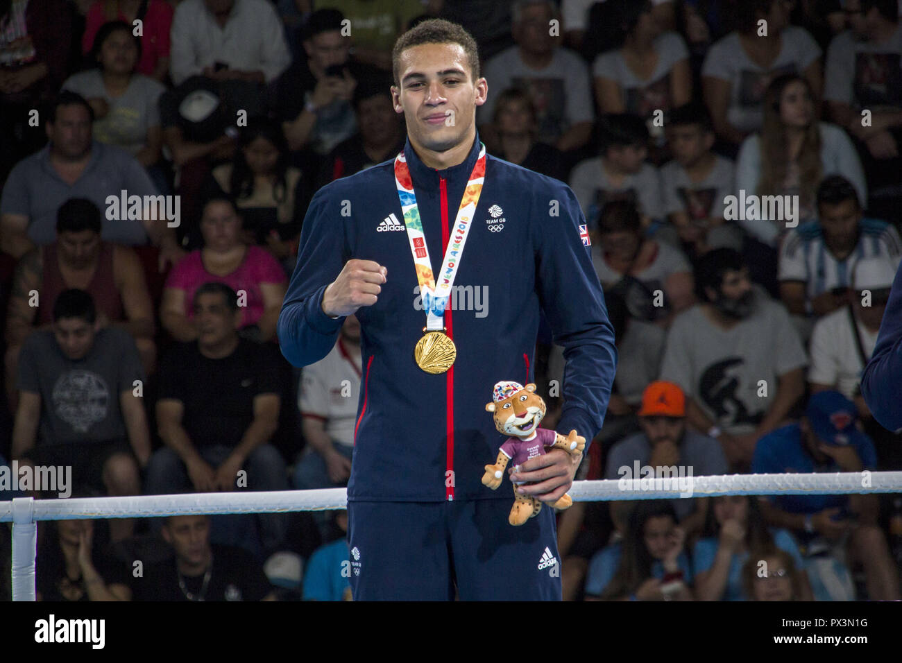 Buenos Aires, Buenos Aires, Argentina. 18th Oct, 2018. The British boxer Itauma Karol won the gold medal of the Men's Lightweight Weights (81 kg), in the Youth Olympic Games, Buenos Aires 2018, after three rounds. The Russian boxer Kolesnikov Ruslan, was winner of the Silver Medal. Credit: Roberto Almeida Aveledo/ZUMA Wire/Alamy Live News Stock Photo