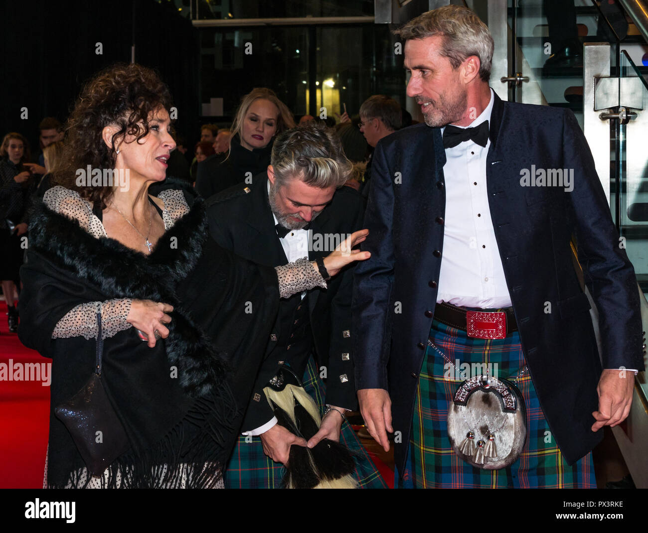 Vue Omni, Leith Walk, Edinburgh, Scotland, United Kingdom, 19th October 2018. Stars attend the Scottish premiere of Netflix Outlaw King. The red carpet is laid out the for the cast and team producing Netflix’s latest blockbuster film, Gillian Berrie, producer, with actor Darren Mitchell and co-producer Danny McGrath Stock Photo