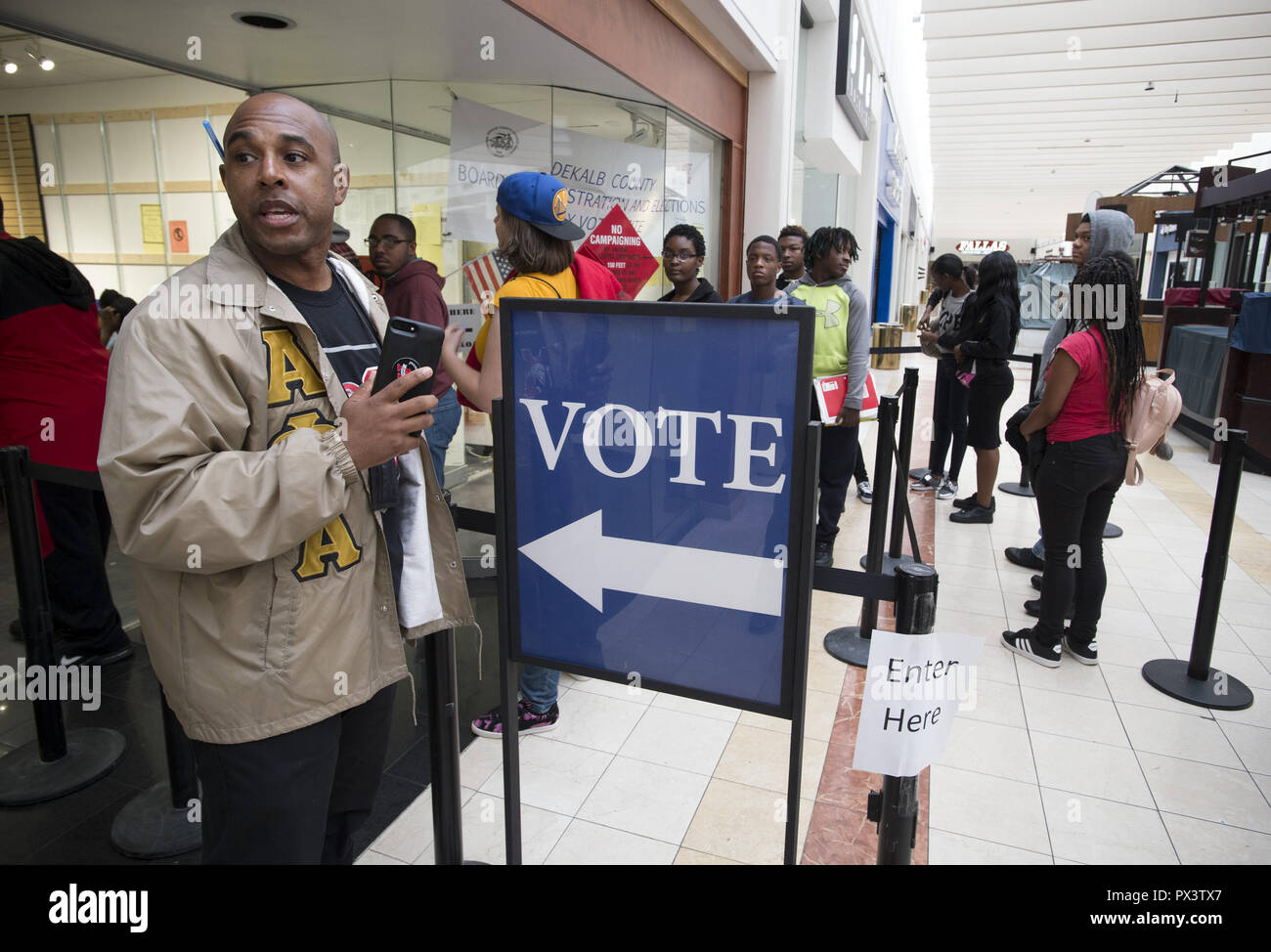 Decatur, USA. 19th Oct, 2018. ROY MCCLENDONTHOMPSON from