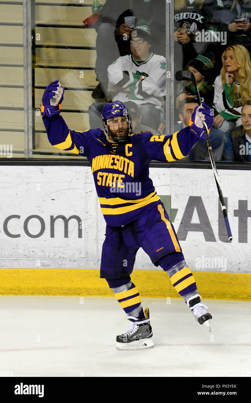 Strand to Coach in the Crazy Game of Hockey This Weekend - Minnesota State  University - Mankato Athletics