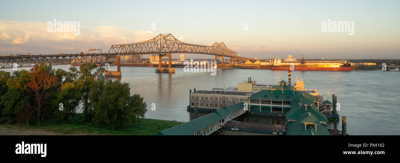 Horace Wilkinson Bridge carries Interstate 10 in Louisiana across the Mississippi River from Port Allen in West Baton Rouge Parish to Baton Rouge in E Stock Photo