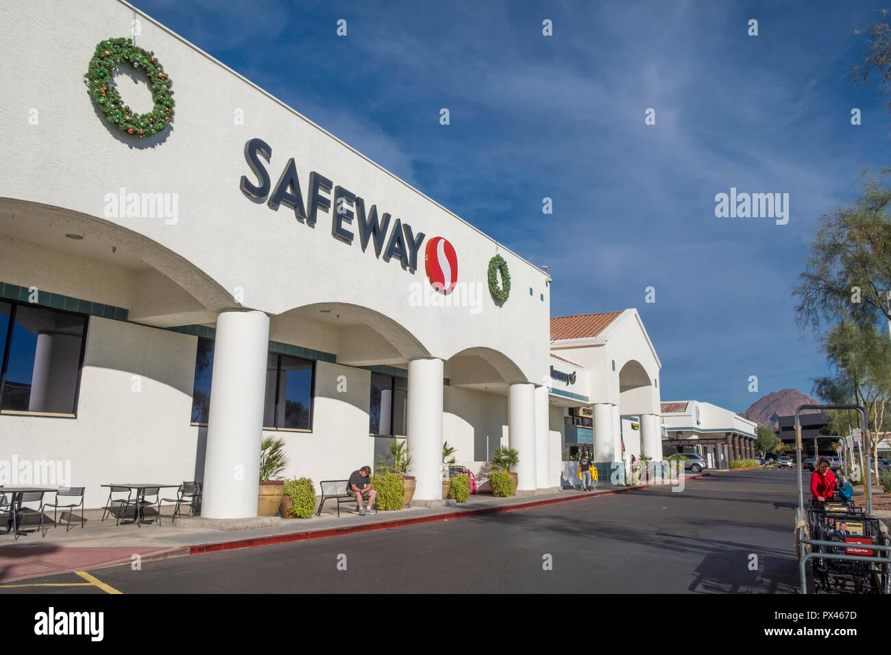 Safeway supermarket exterior, Arizona, USA Stock Photo Alamy