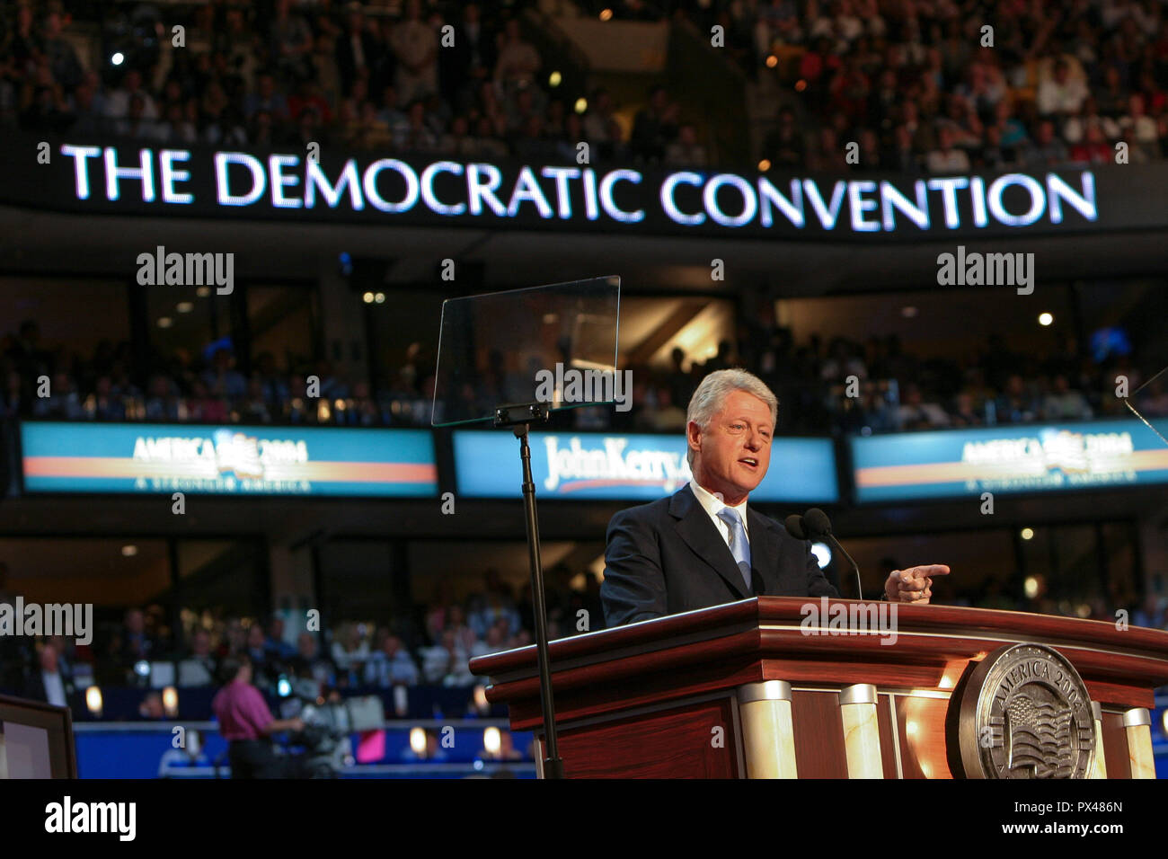 Former president bill clinton hi-res stock photography and images - Alamy
