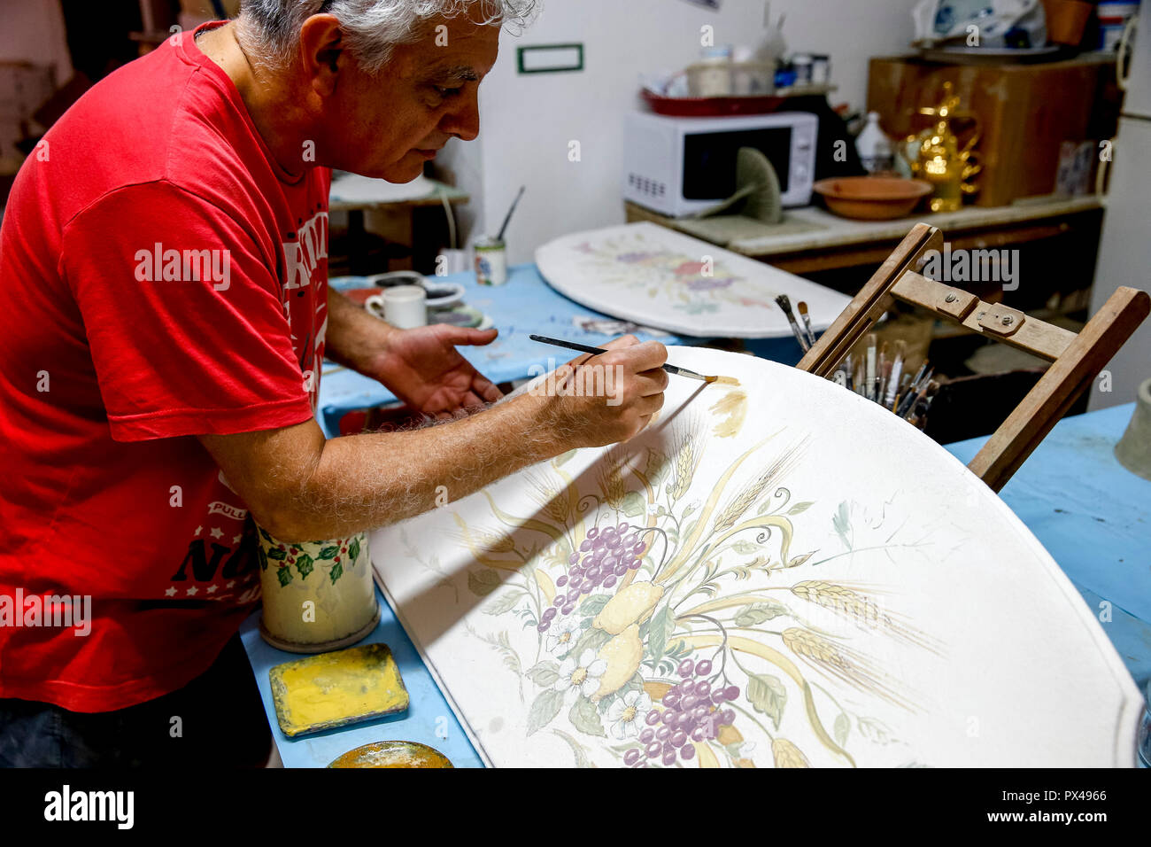 Artisan artisanat hi-res stock photography and images - Page 2 - Alamy