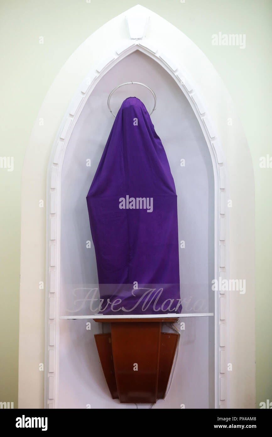 Gia Dinh Church.  A Lenten Tradition: Veiling the Virgin Mary  for Passiontide. Holy Thursday.  Ho Chi Minh City. Vietnam. Stock Photo