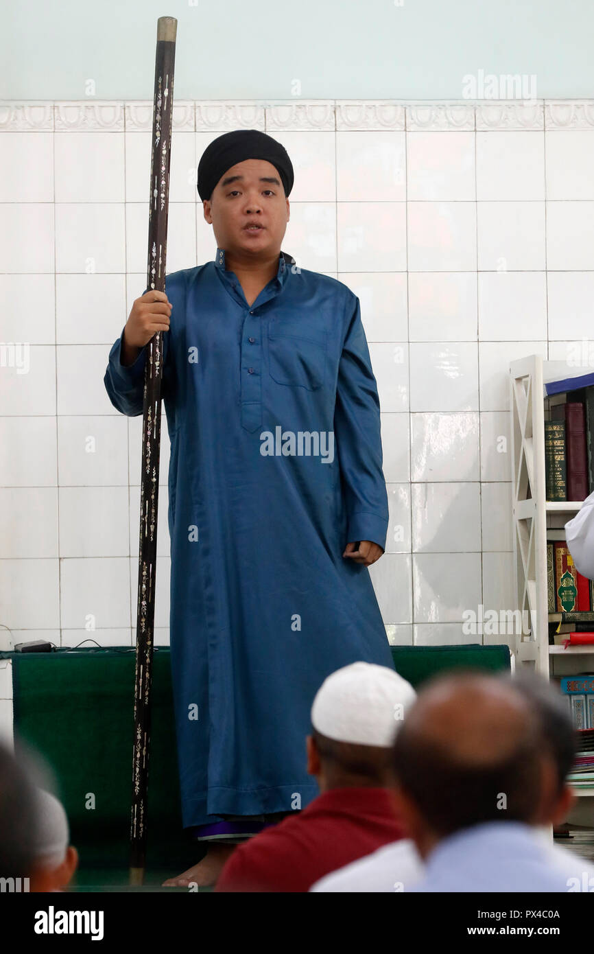 Imam of central mosque hi-res stock photography and images - Alamy