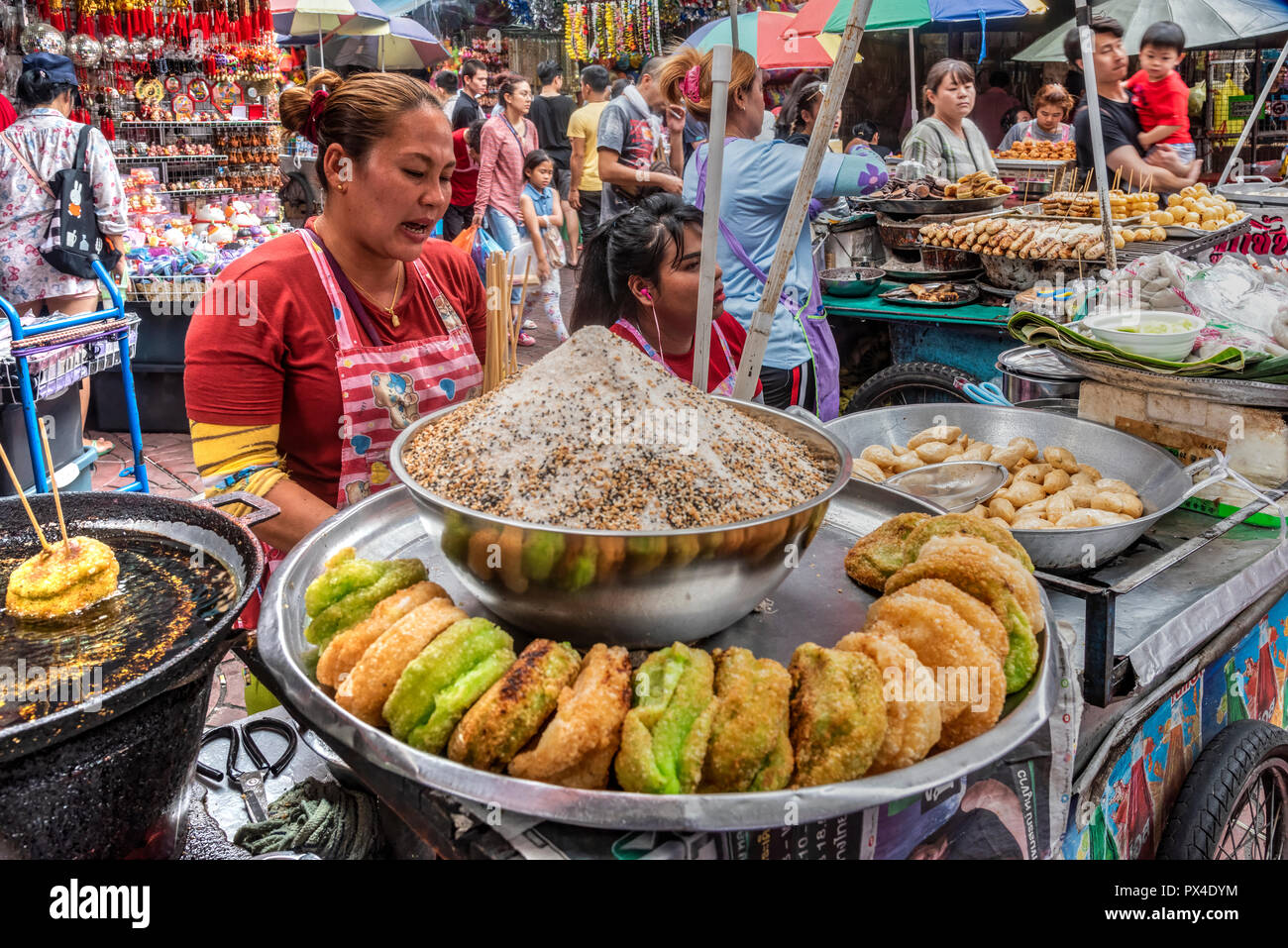 Street food stall, Yaowarat Road, Chinatown, Bangkok, Thailand Stock Photo