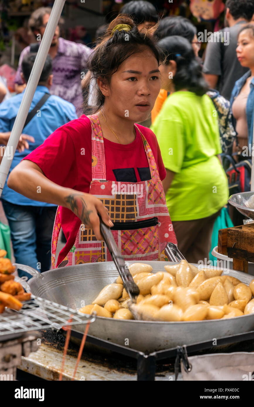 Street food stall, Yaowarat Road, Chinatown, Bangkok, Thailand Stock Photo