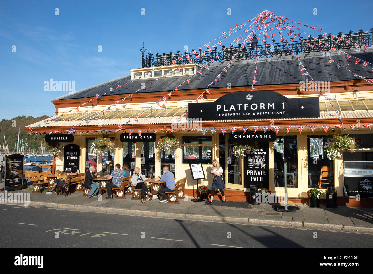 Platform 1 Champagne bar and restaurant Stock Photo