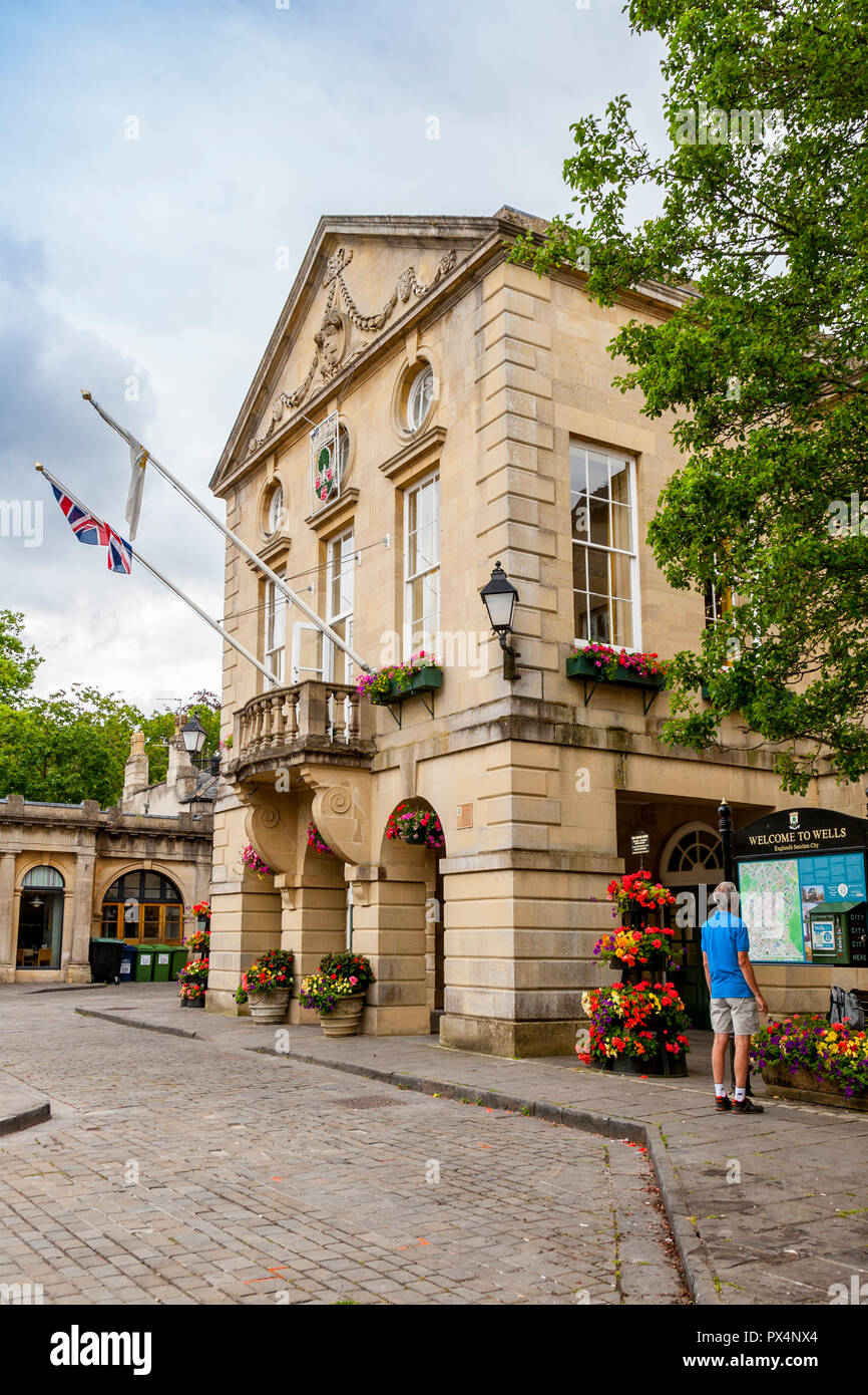 Colourful floral decorations adorn the imposing Town Hall in the Market Square at Wells, Somerset, England, UK Stock Photo