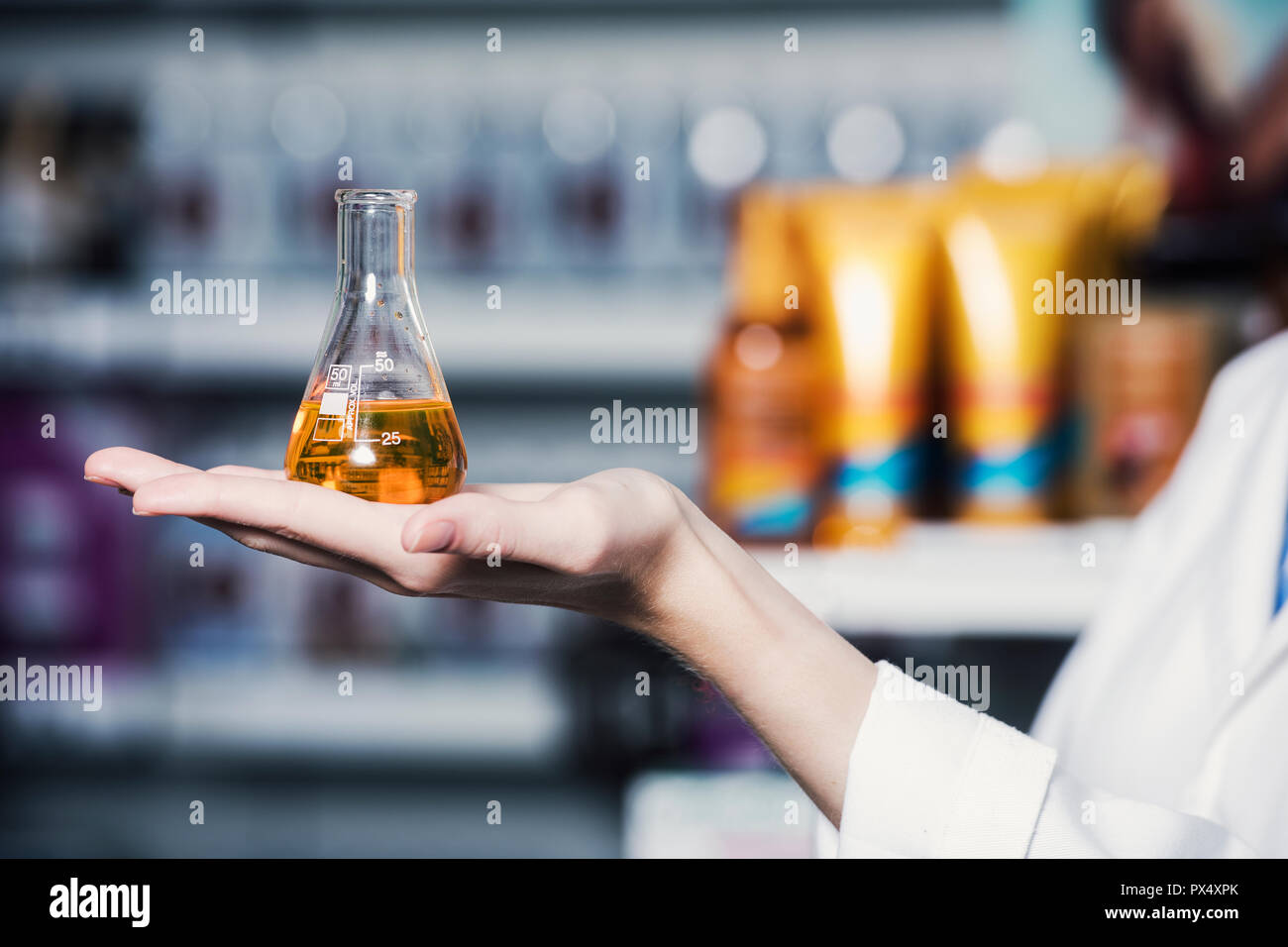 Doctor woman lab test tube hi-res stock photography and images - Alamy
