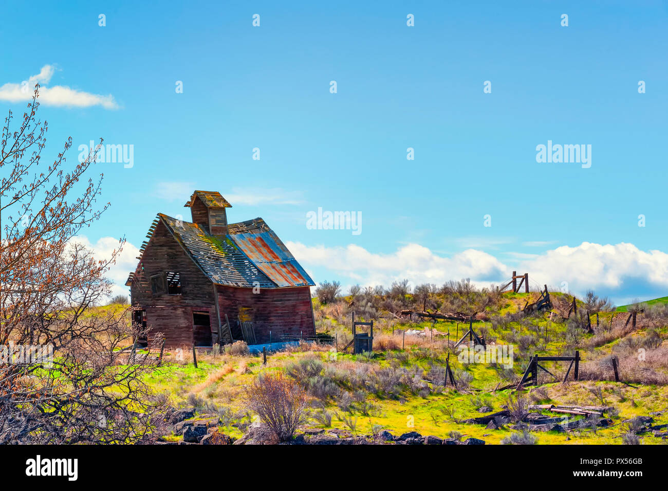 An old abandonded barn sits in a state of decay in rural Oregon Stock Photo