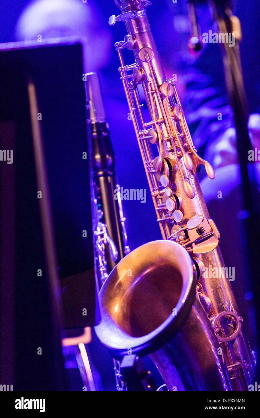 Tenor saxophone hires stock photography and images Alamy