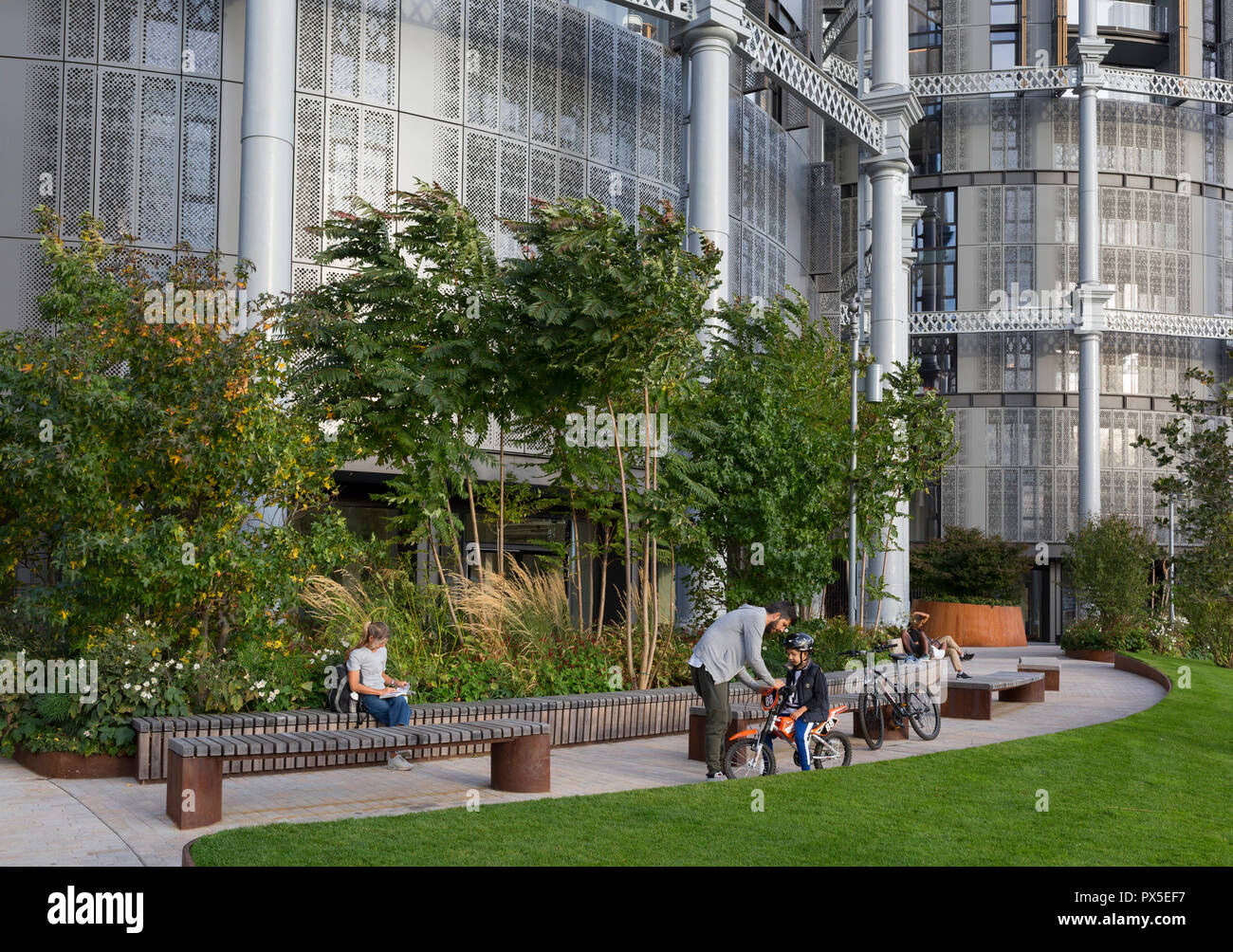 Gasholder flats kings cross hires stock photography and images Alamy