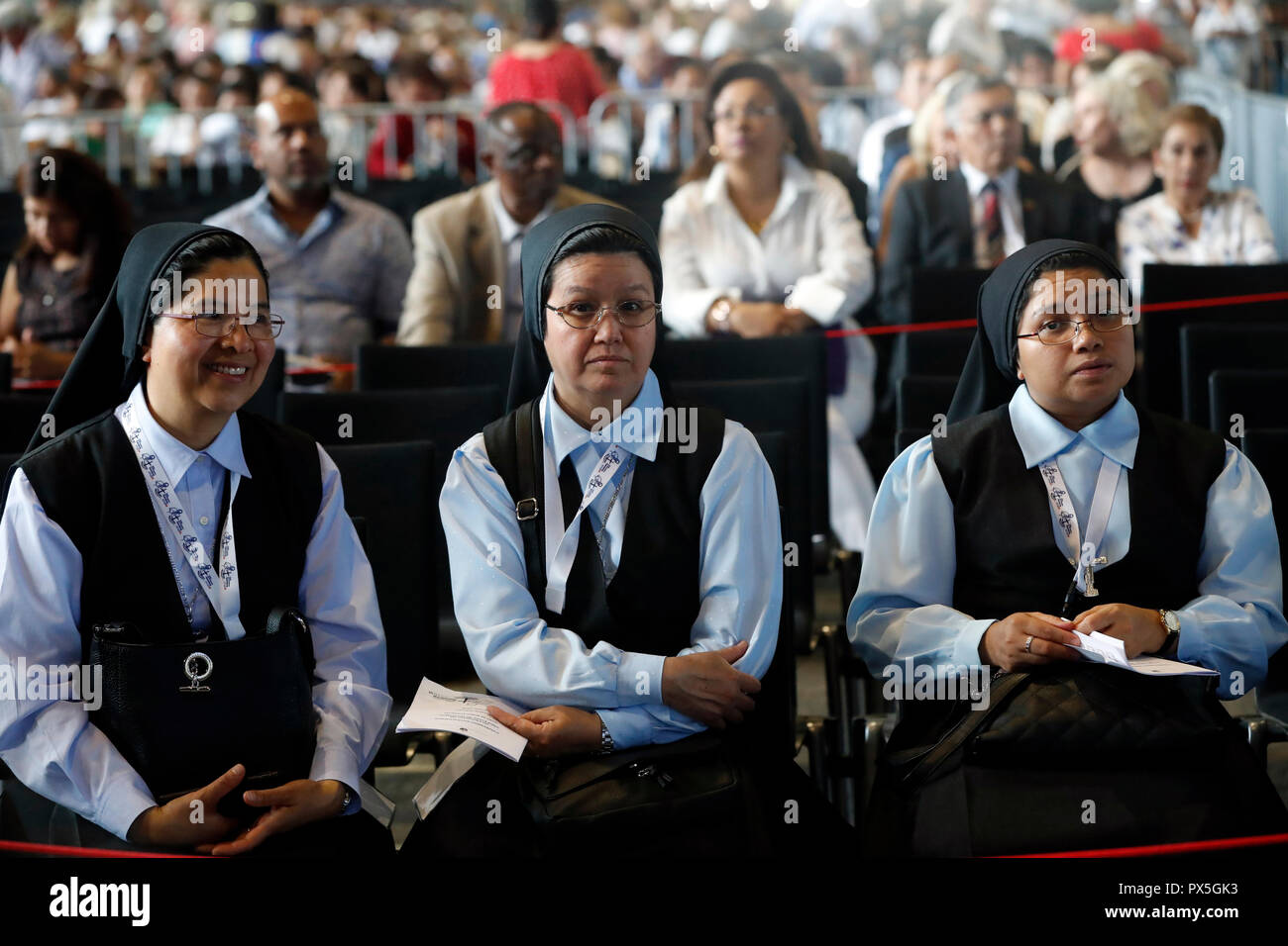People await Pope Francis who will celebrate the Holy Mass at Palexpo hall in Geneva, on June 21, 2018 during his one-day visit at the invitation of t Stock Photo