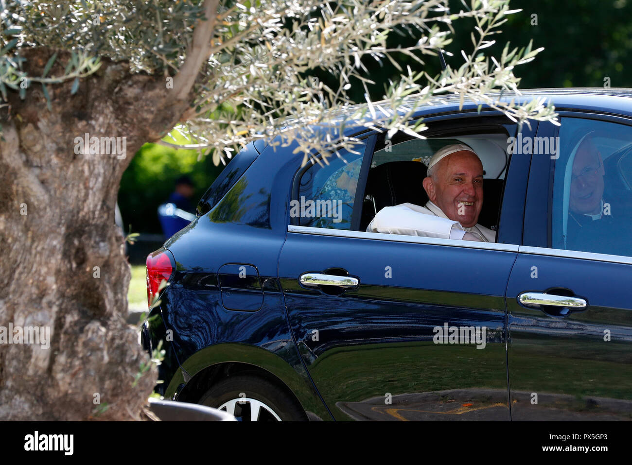 Pope Francis sits in a car as he arrives at  the World Council of Churches (WWC) in Geneva, on June 21, 2018.  Switzerland. Stock Photo
