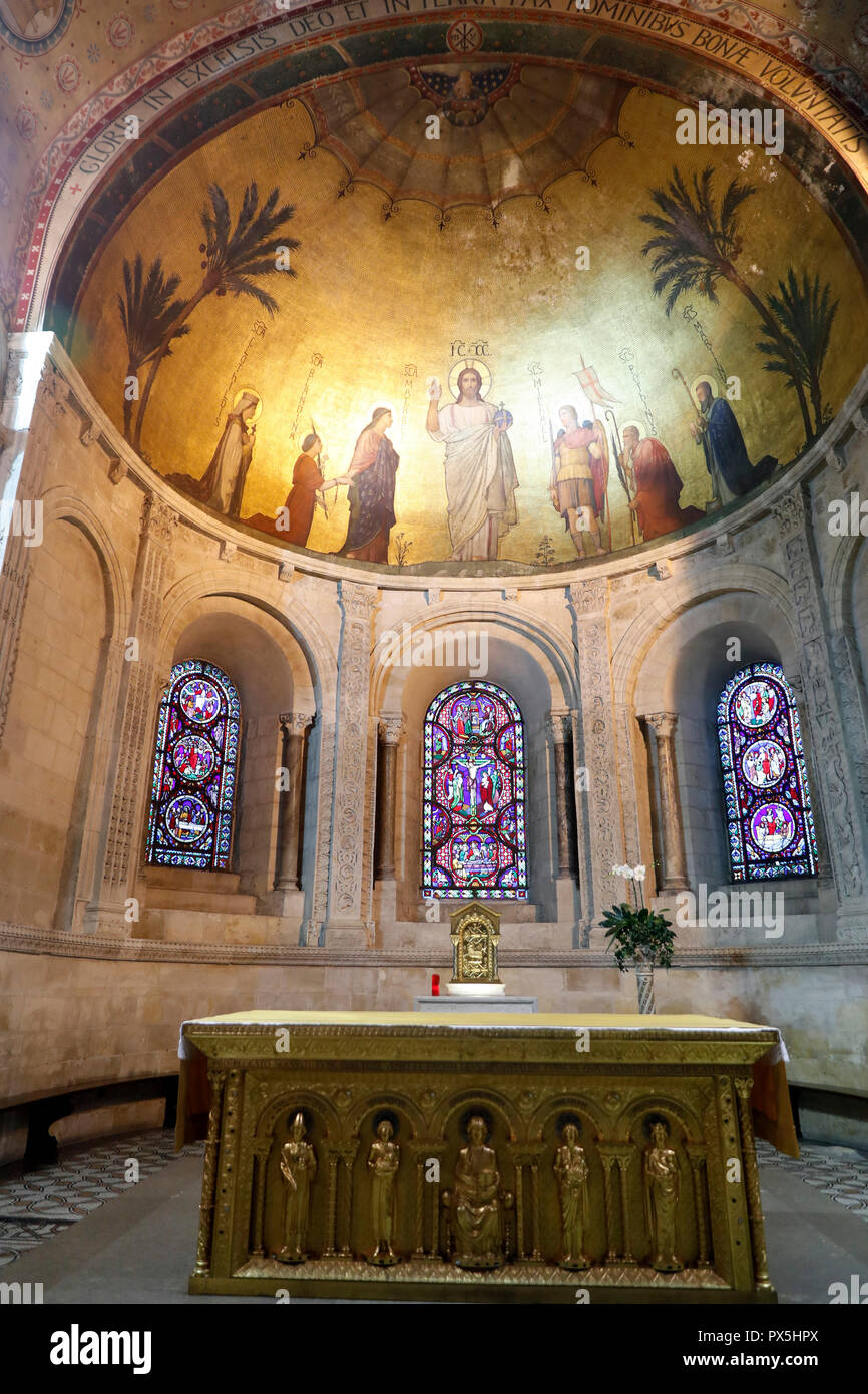 Saint-Martin d'Ainay Basilica. Main altar and cupola.  Lyon. France. Stock Photo