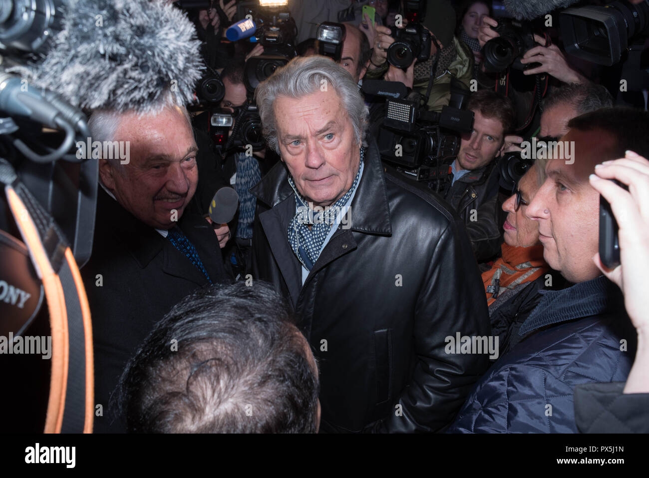 Paris: Alain Delon shows his support for the big wheel Stock Photo - Alamy