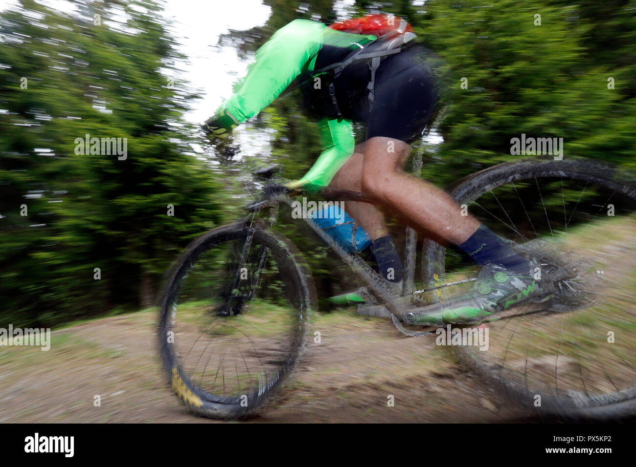 Vtt cycliste hi-res stock photography and images - Alamy