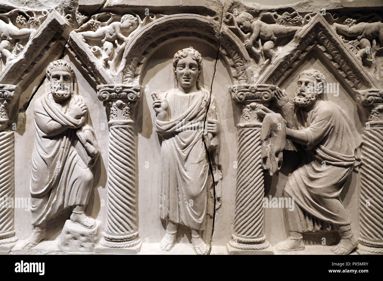MusŽe des Beaux-Arts, Lyon, France. Fine Art museum, Lyon, France. Roman art. Genzano (Italy), 5th century A.D. Sarcophagus reliefs depicting  Jesus w Stock Photo