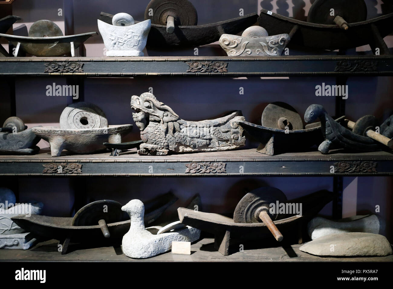 Museum of Traditional Vietnamese Medicine. Instrument grinding medication dried into powder to