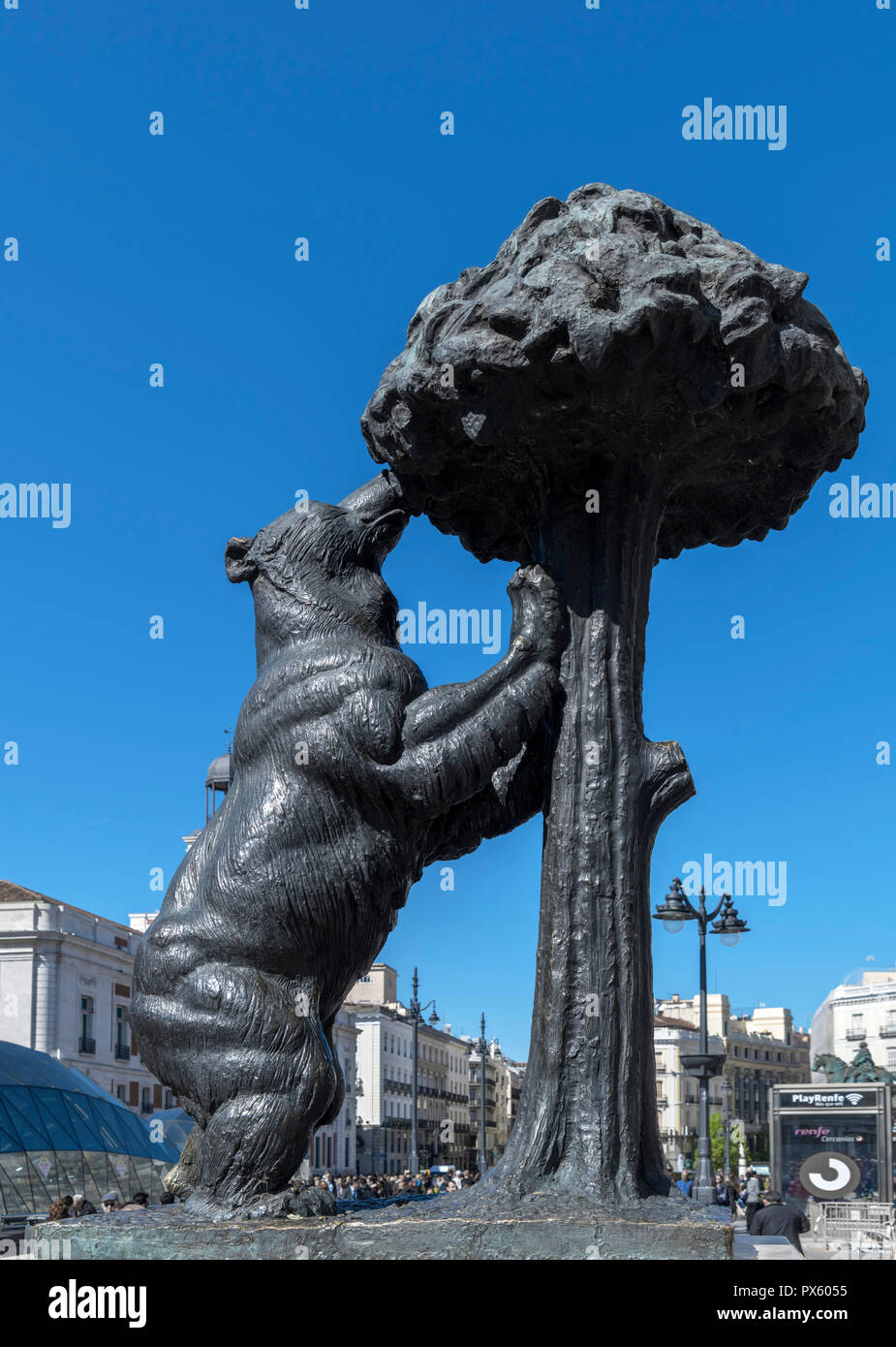 Statue of The Bear and the Strawberry Tree (El Oso y el Madroño), Plaza Puerta del Sol, Madrid, Spain. Stock Photo