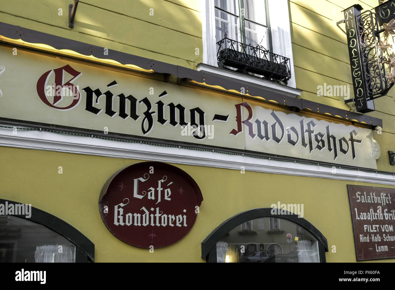 Vienna, traditional wine restaurant Heuriger in Grinzing, Rudolfshof ...