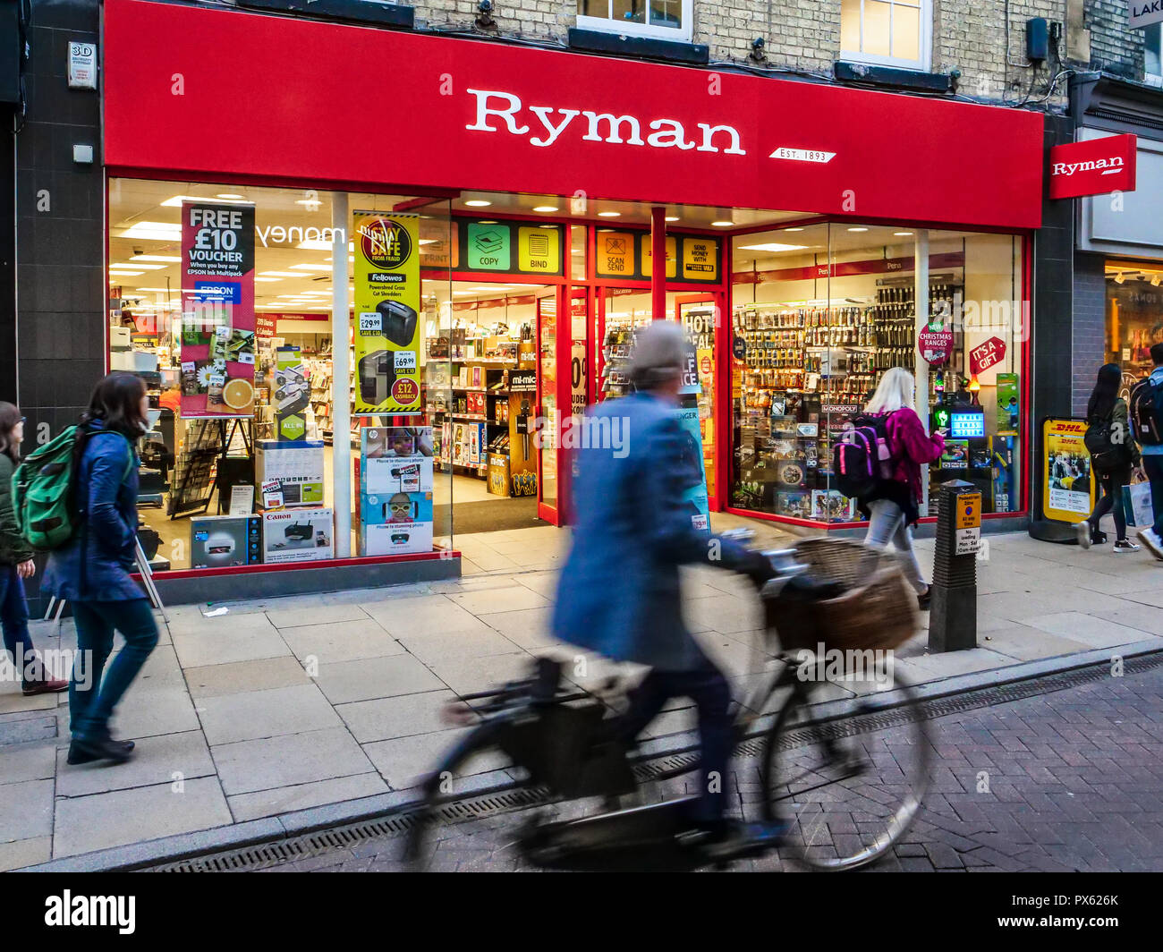Ryman Shop Ryman Store - cyclists and pedestrians pass the Rymans store in Cambridge UK Stock Photo