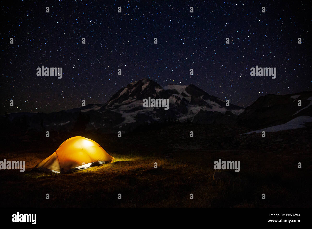 WA14947-00...WASHINGTON - Campsite on Colonnade Ridge in Mount Rainier National Park.night Stock Photo