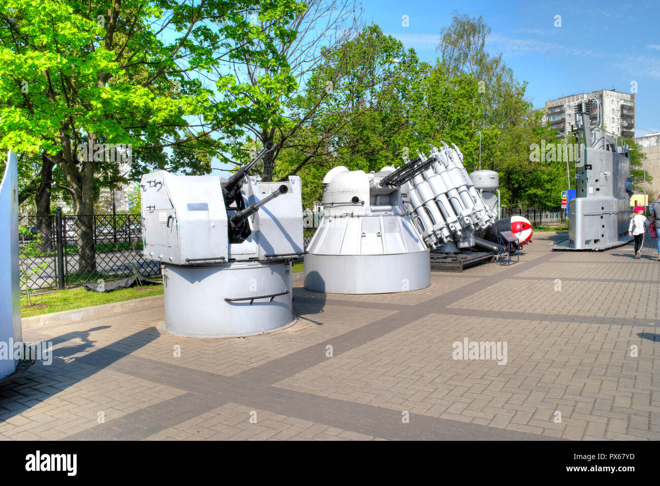 KALININGRAD, RUSSIA - April 30.2018: Exhibition buildings and exhibits on the territory of the Museum of the World Ocean. Twin anti-aircraft machine g Stock Photo