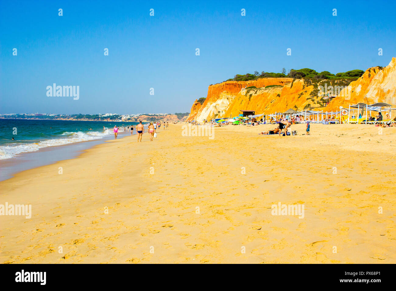 Holiday Makers Couples Relaxation Stock Photos Holiday Makers Holiday Makers Couples Relaxation Stock Photos Holiday Makers