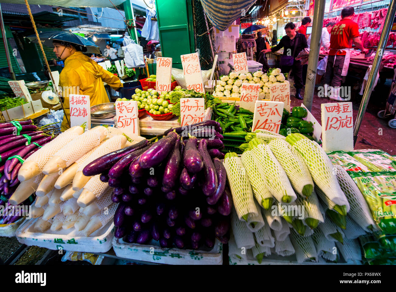 Nelson Street produce market, Mongkok, Kowloon, Hong Kong, China. Stock Photo