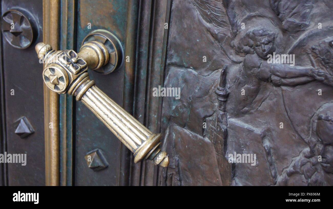 Antique Ornamental Handle On Church Doors Stock Photo: 222644428 - Alamy Antique ornamental handle on church doors. - Antique Ornamental Handle On Church Doors Stock Photo: 222644428 - Alamy