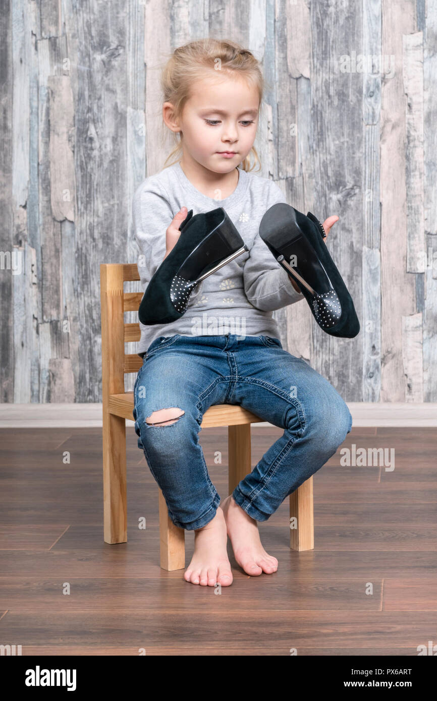 Little girl on high heels hi-res stock photography and images - Alamy Little girl on high heels hi-res stock photography and images - Alamy