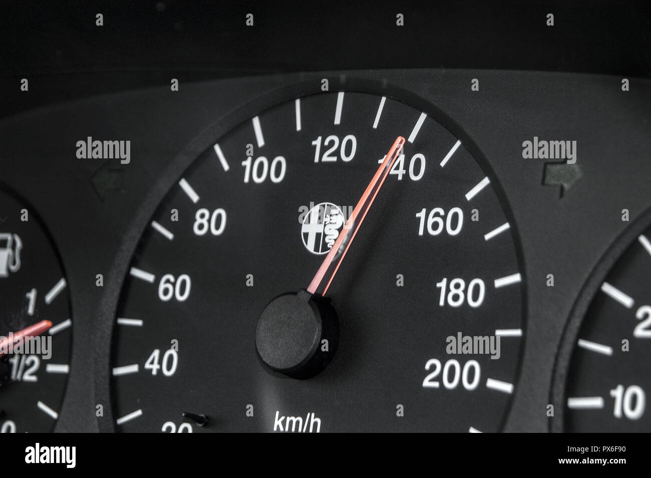 Speed 140 Km h Stock Photo Alamy velocidade-m-xima-de-140-km-h-na-ustria