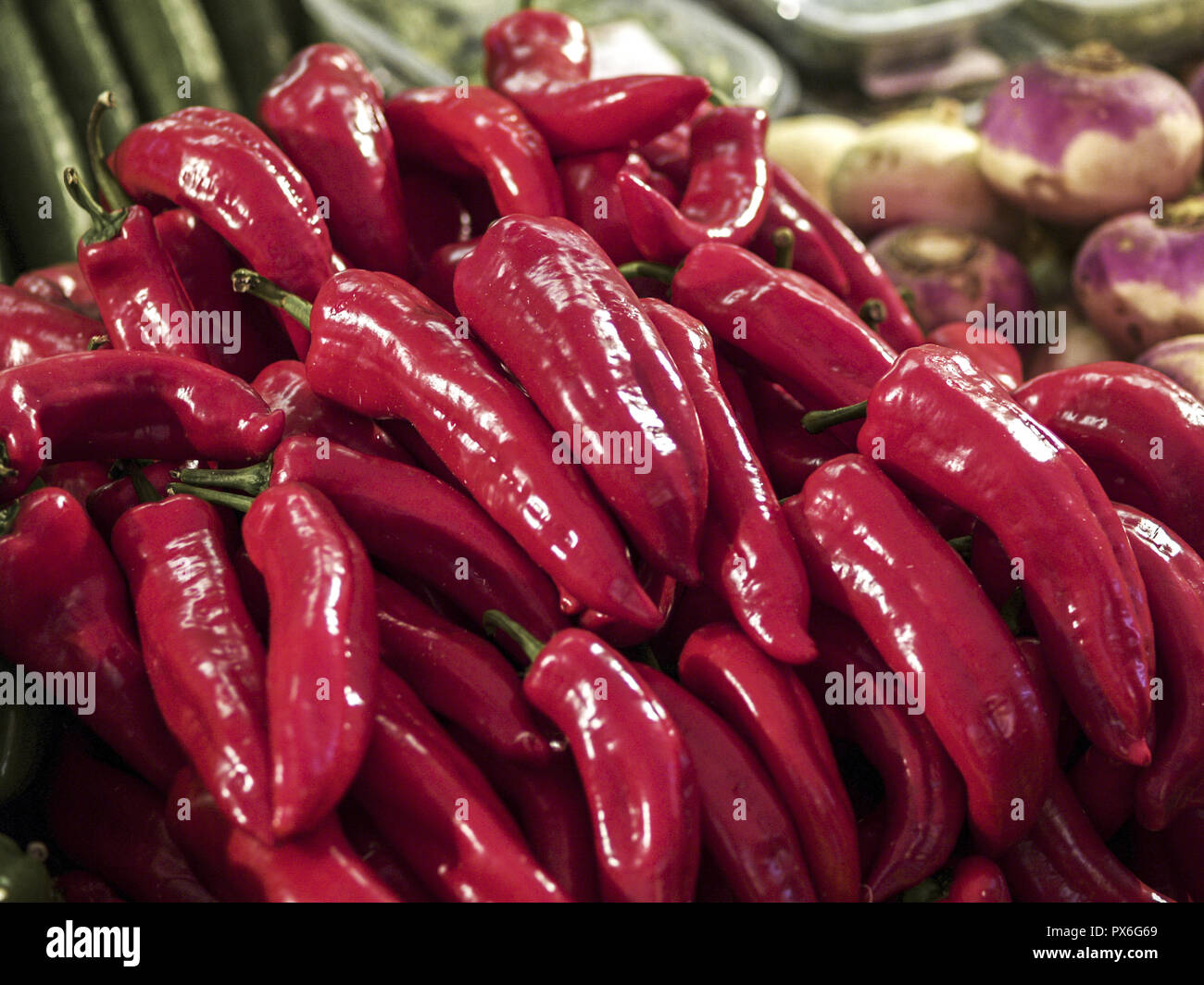 Naschmarkt vegetables paprika peppers Stock Photo Alamy