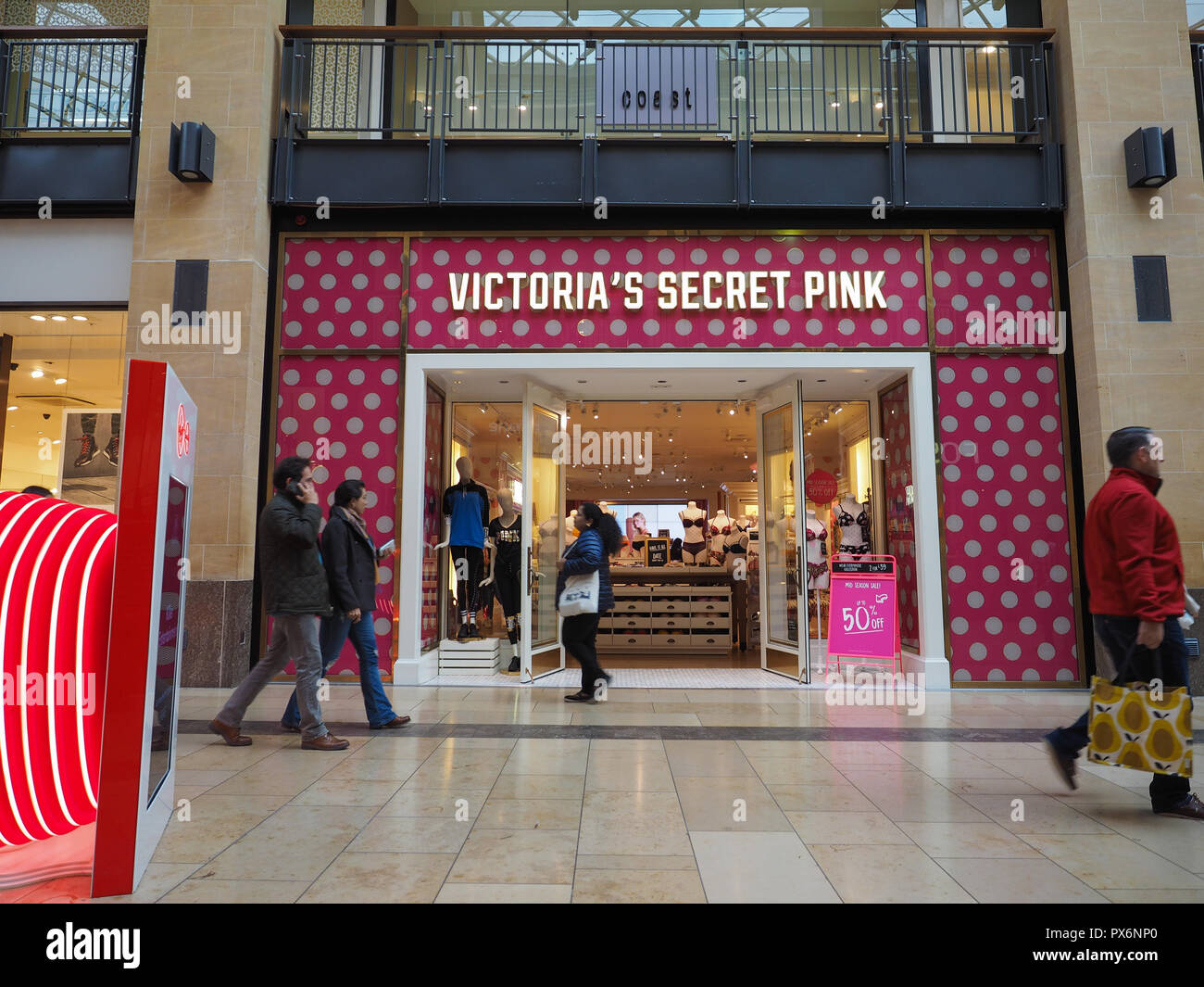 Pink victoria secret shop hi res stock photography and images Alamy